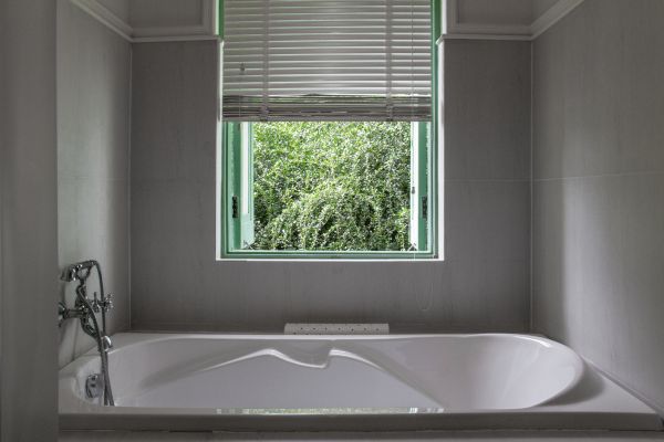 Fiberglass Tub Installation in Charlestown